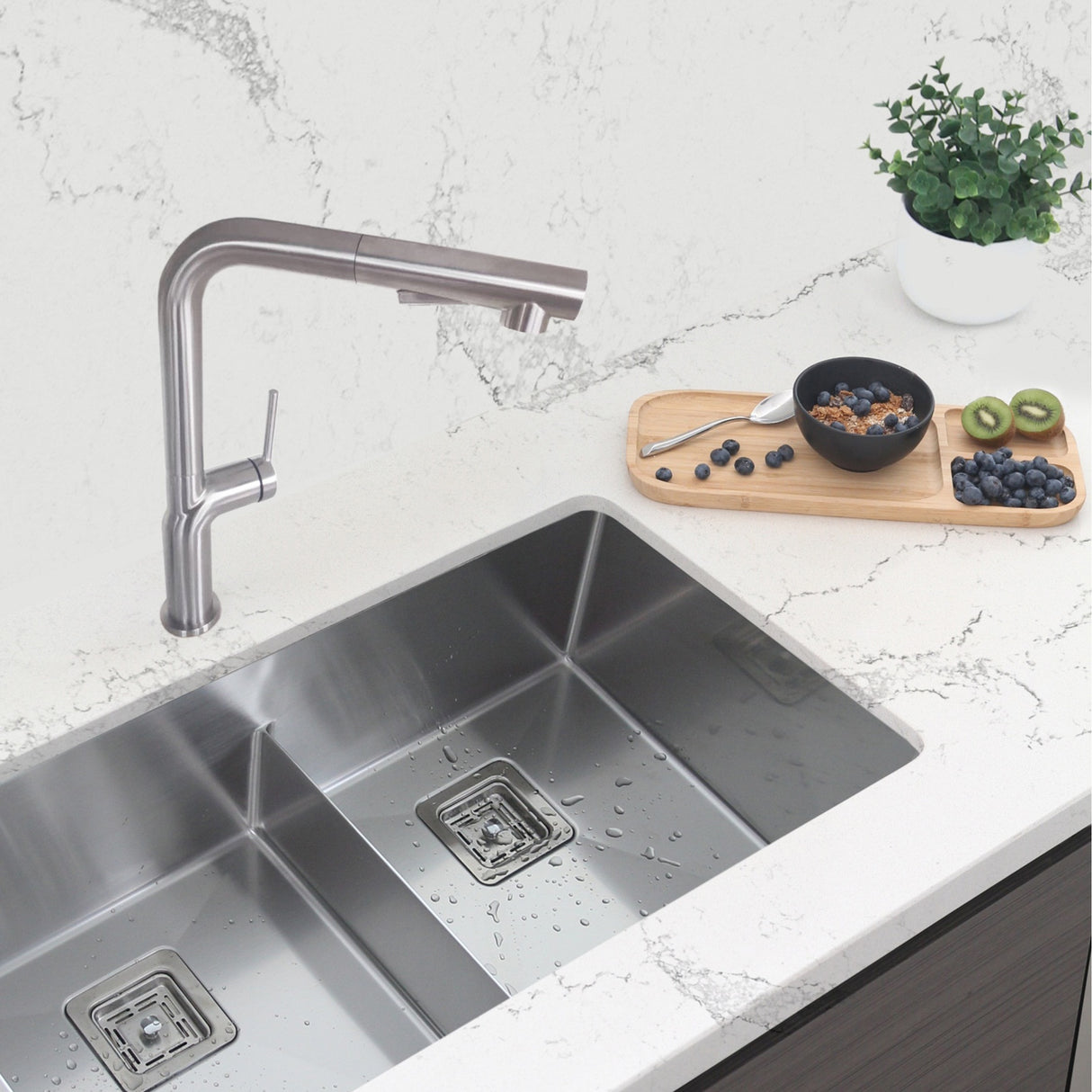 Stylish Single Handle Pull-Down Kitchen Faucet Dual Mode - image 13