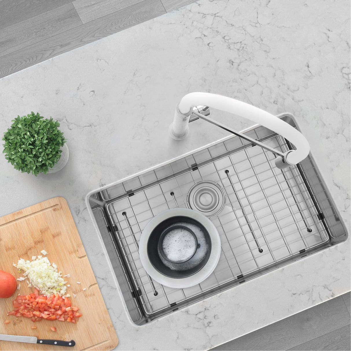 Stylish Single Handle Pull-Out Kitchen Faucet Dual Mode - image 12