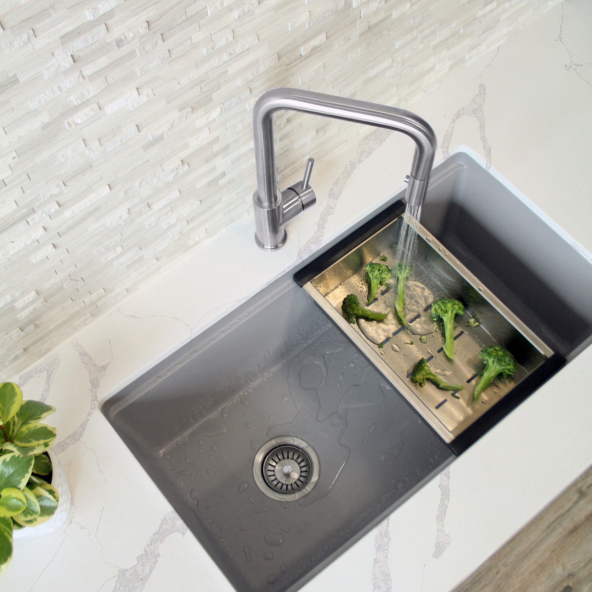 Stylish Brushed Gold Pull-Down Kitchen Faucet Single Handle - image 13