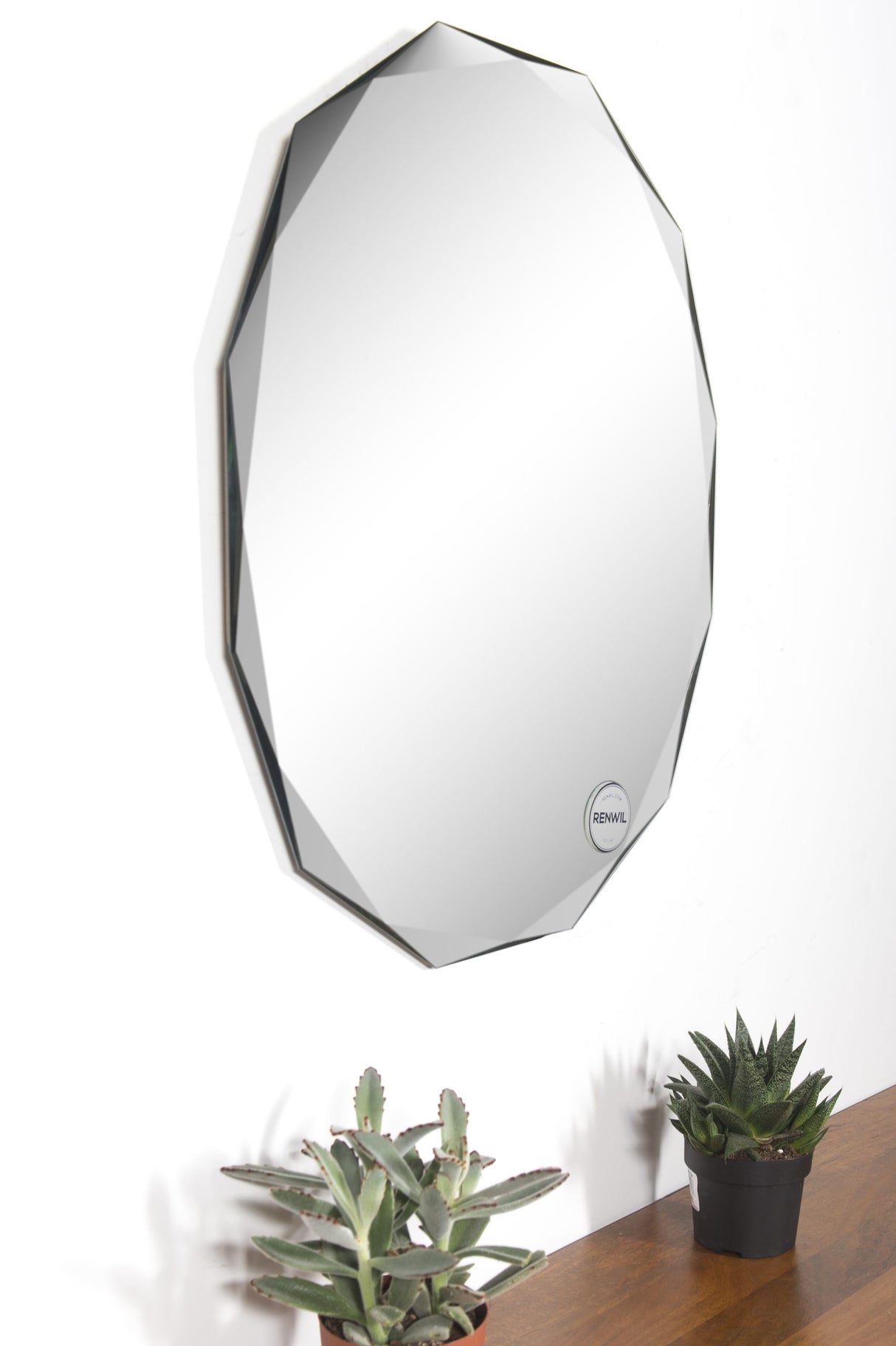 Astor 24" W x 28" H