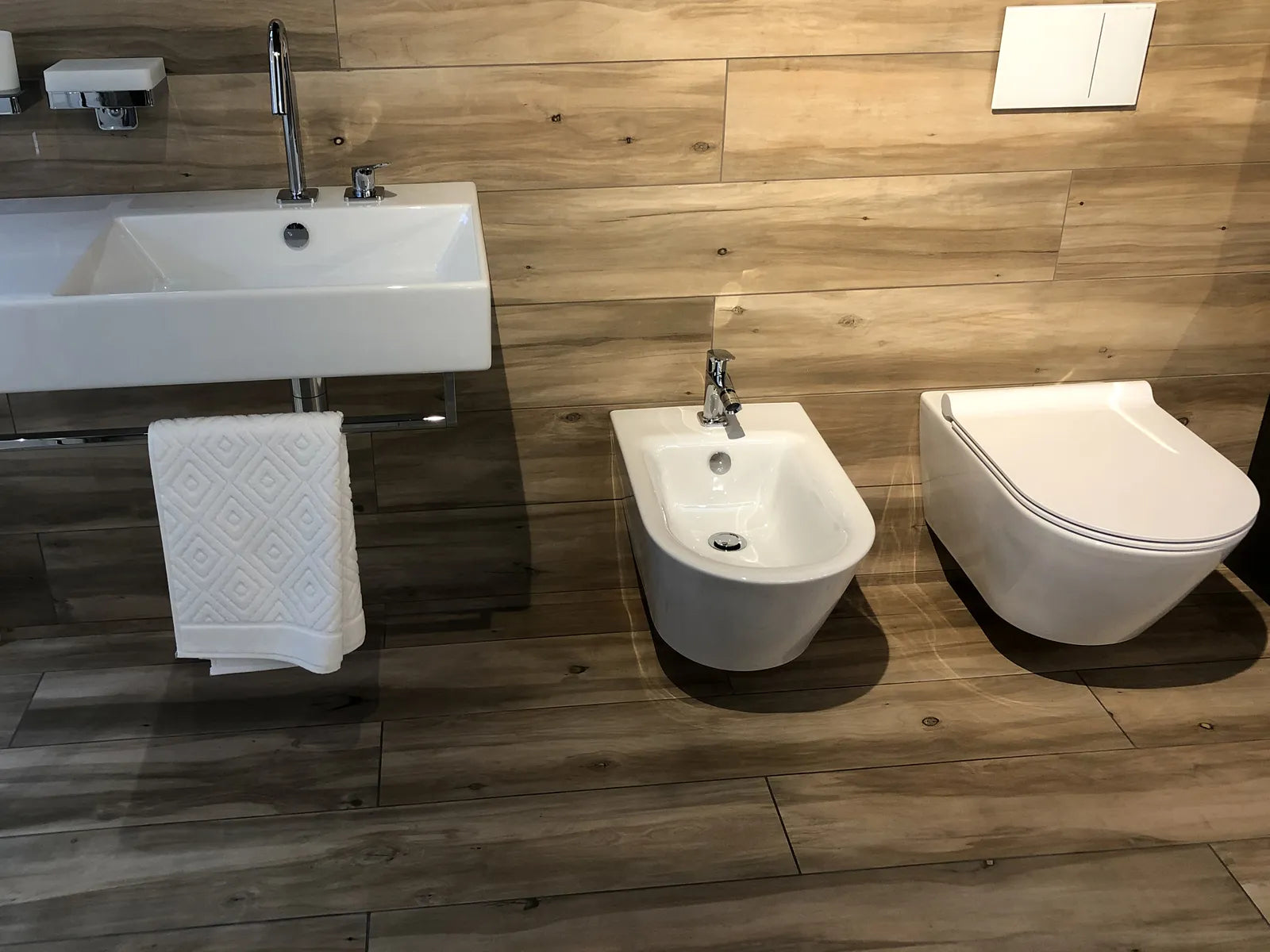 Floating wall-hung toilet with concealed cistern in a modern washroom