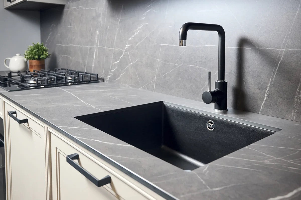 Undermount kitchen sink in a modern kitchen