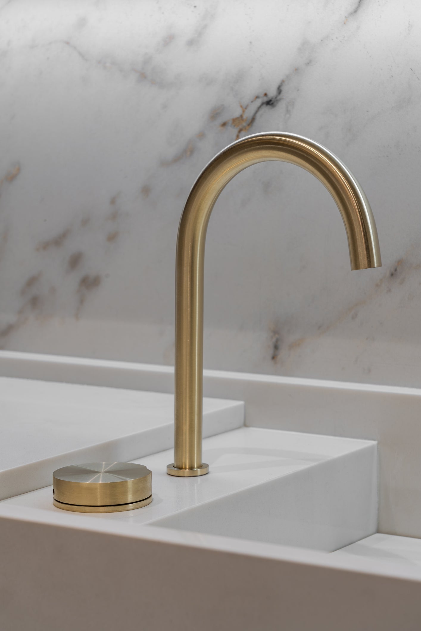 Single-hole bathroom faucet on a white basin, showing spout height and reach over the bowl