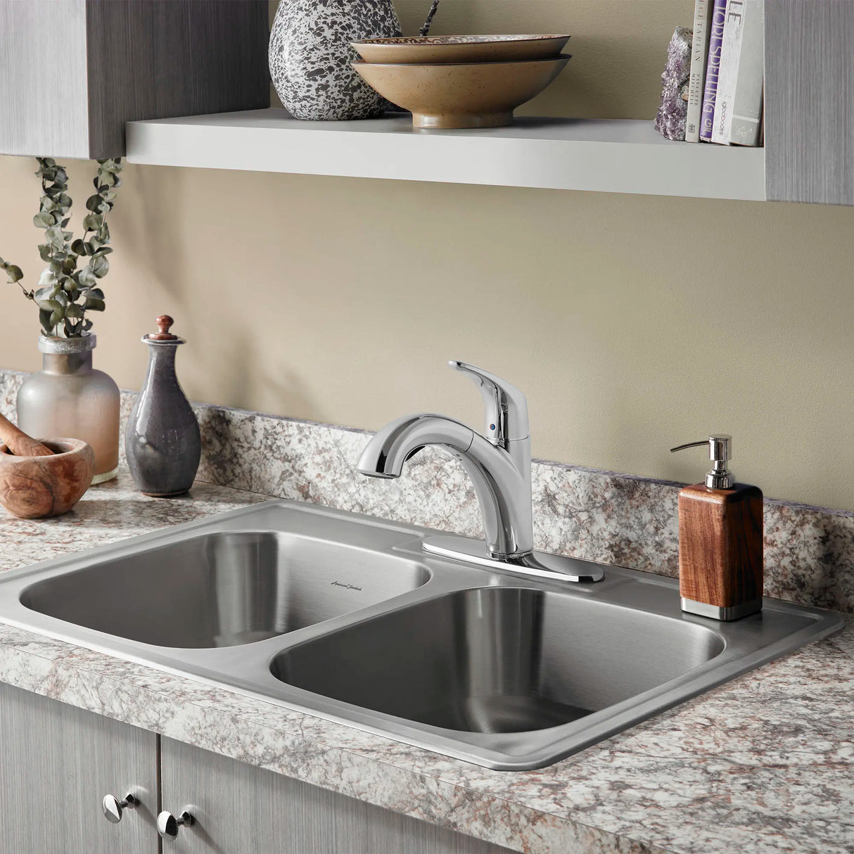 Colony® PRO Single-Handle Pull-Out Dual Spray Kitchen Faucet 1.5 gpm/5.7 L/min