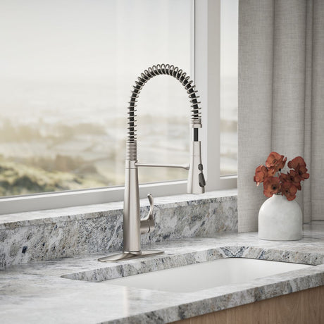 Simplice® Semi-professional kitchen sink faucet with three-function sprayhead