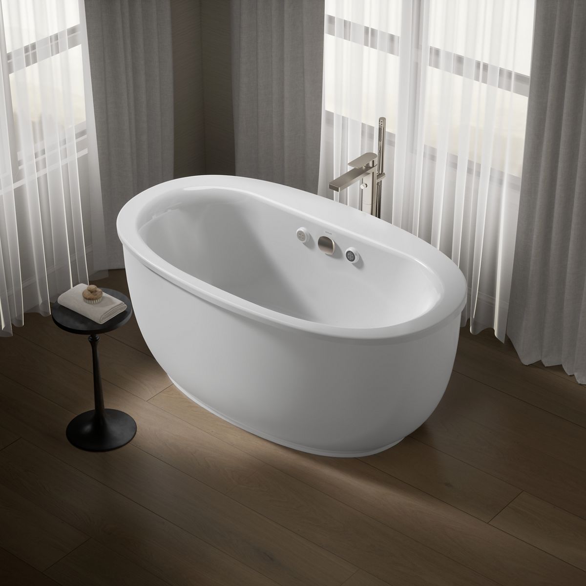 Sunstruck® 60-1/2" x 34-1/2" freestanding Heated BubbleMassage™ air bath with Bask® heated surface and fluted shroud