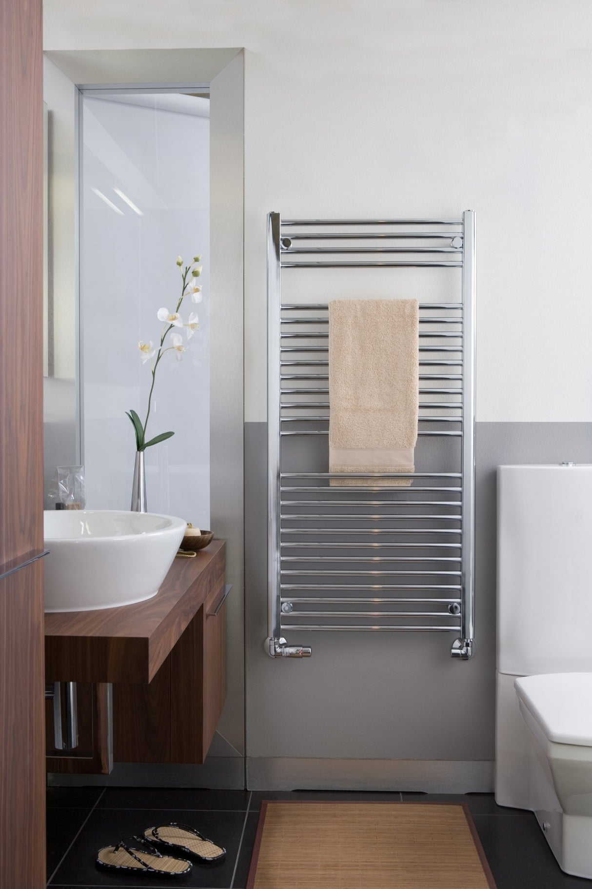 23.5"x31" Tuzio Savoy Towel Warmer