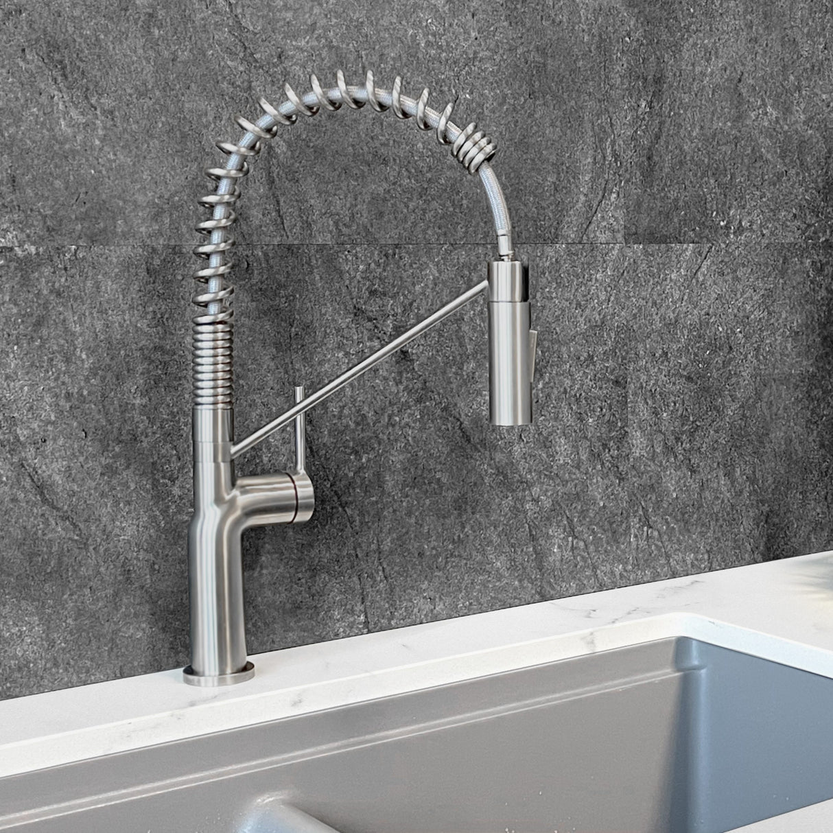 STYLISH Kitchen Sink Faucet Single Handle Pull Down Dual Mode