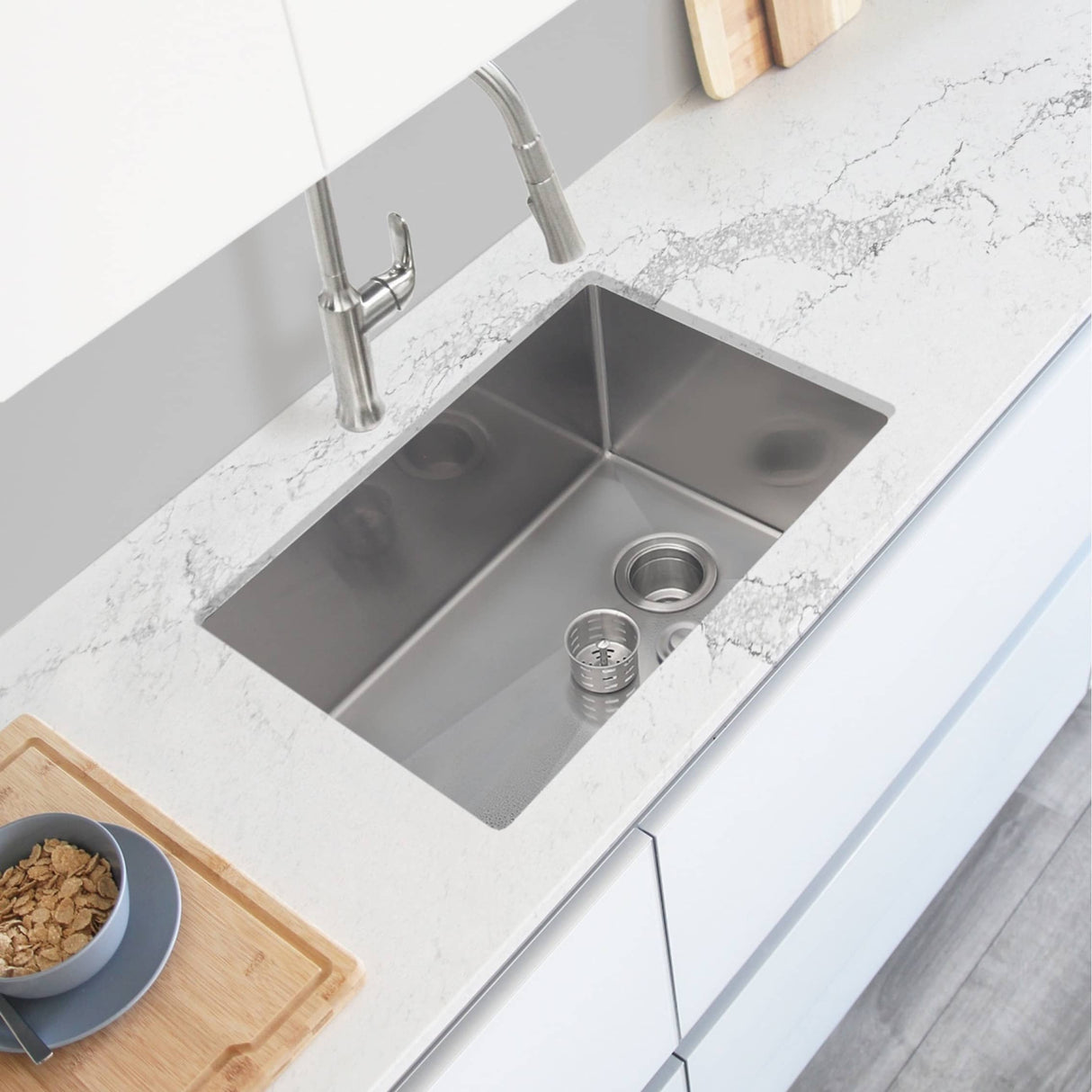 AZUNI 28"L x 18"W Single Bowl Undermount 16G Reversible Kitchen Sink with grid and Basket Strainer