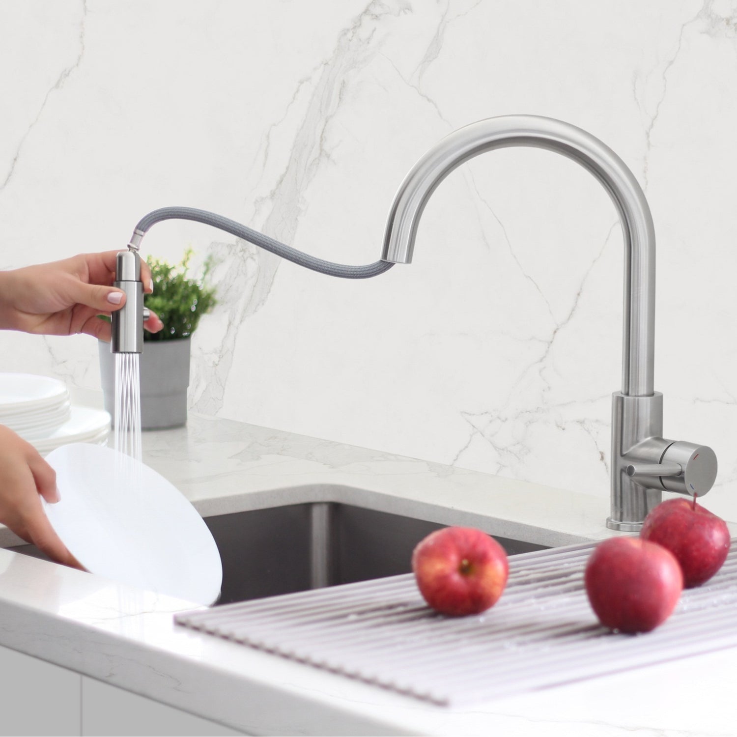 Single Handle Pull Down Kitchen Faucet