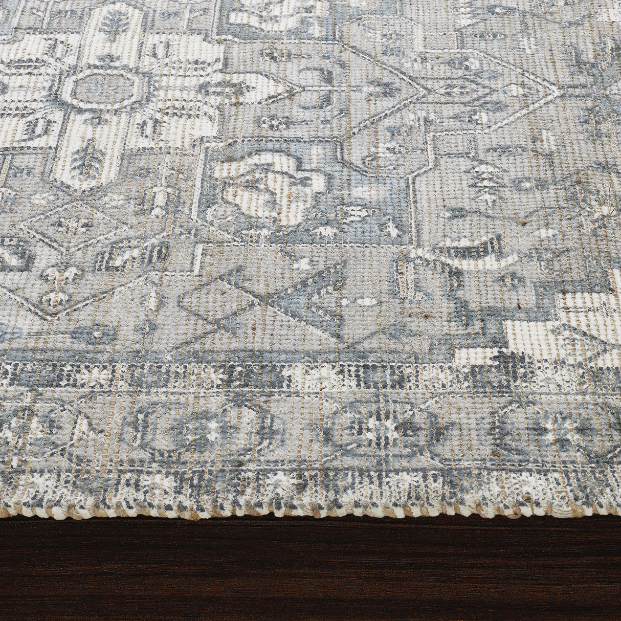PONGOLA 63.6" W x 87.6" L