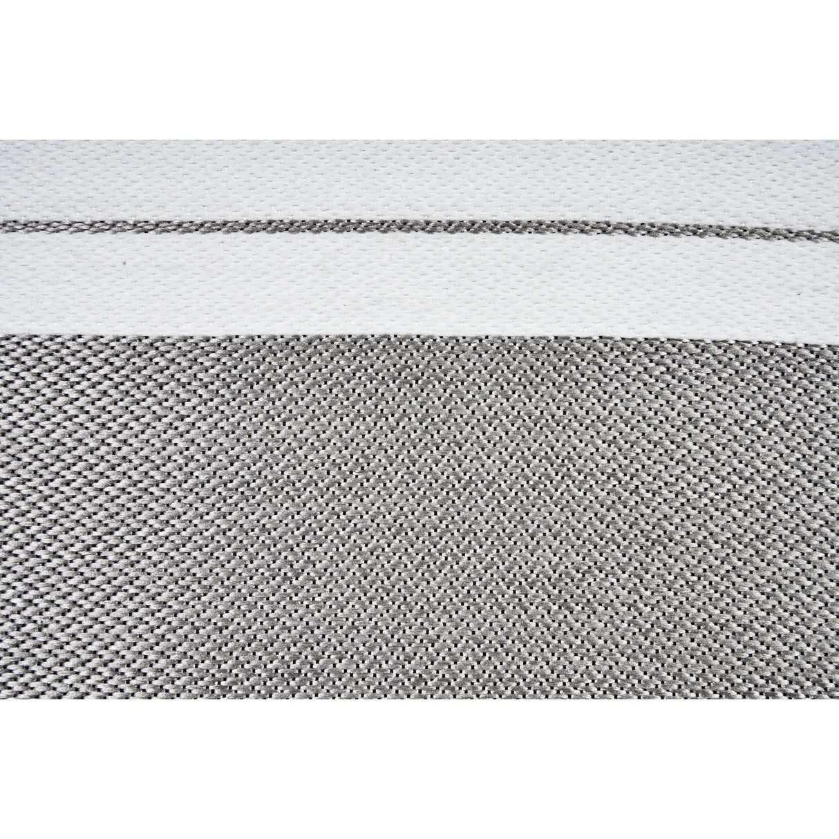 STRATHMERE 25 W x 22 H