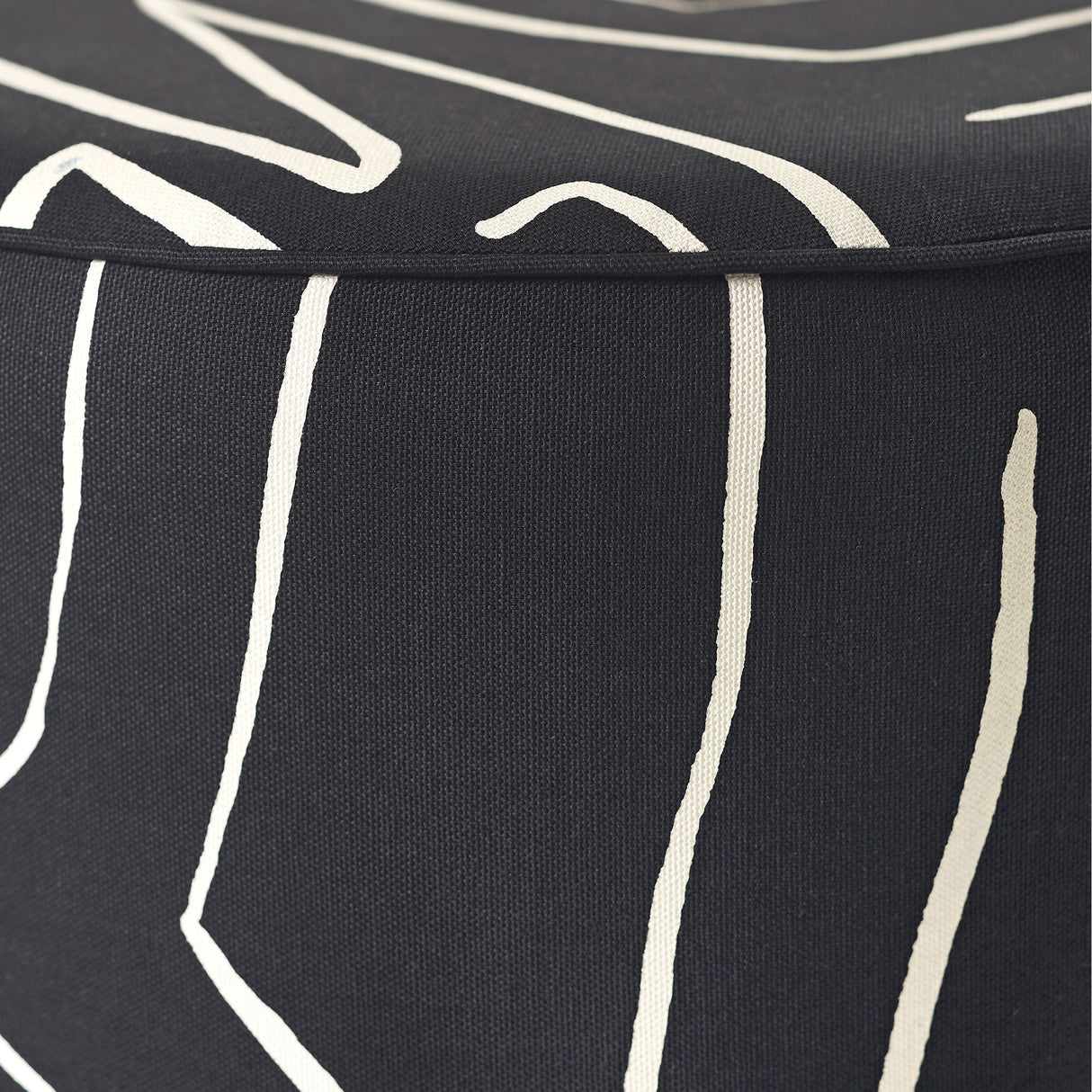 ARTAK 14" W x 18" H x 14" D